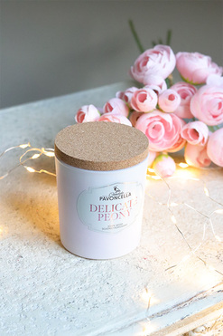 Delicate Peony, sojowo-kokosowa świeca zapachowa w szkle, biała, 135g