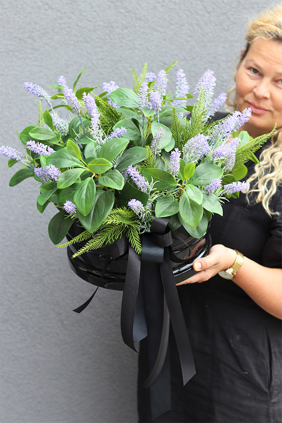 Herena, kompozycja nagrobna w misie z lawendą