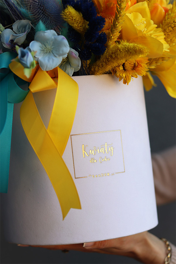 Ukraina 2, flowerbox z dekoracją w barwach narodowych Ukrainy