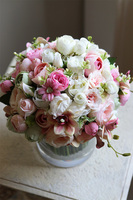 bukiet wiosennych kwiatów w szklanym wazonie, Hellissa Big