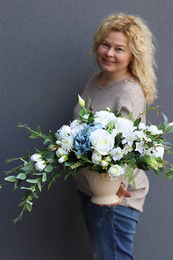 Blue Oceania 2, kompozycja kwiatowa w naczyniu, wym.40x70cm