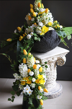 Amira Volcan, kompozycja nagrobna w misie, wys.60cm 