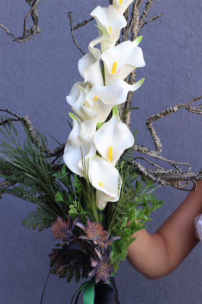 Chrisia, dekoracja nagrobna "krzyż" z kaliami, dł.117cm