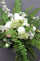 Benella, kompozycja nagrobna w misie, wym.30x46x67cm