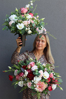 Klerina Laos, kompozycja nagrobna w srebrnej misie