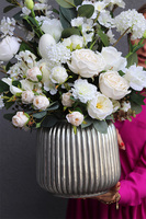 Easter Hotels, dekoracja wielkanocna w srebrnym naczyniu