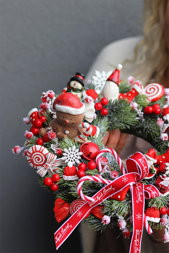  Cookie, stroik ze świecą na talerzu