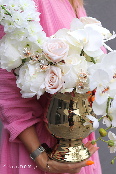 Perlage, kompozycja kwiatowa w pucharze