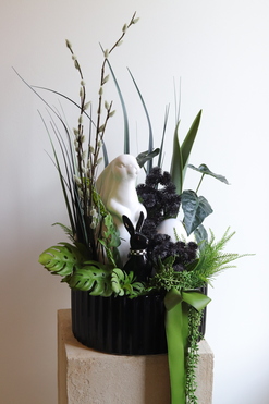 OD RĘKI Bunny Black Easter, stroik wielkanocny z zajączkami, wym.62x40x30cm