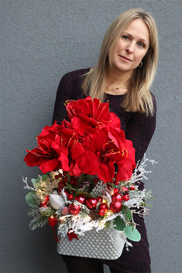 Amarylis Winter Premium 2, świąteczny stroik z czerwonym amarylisem