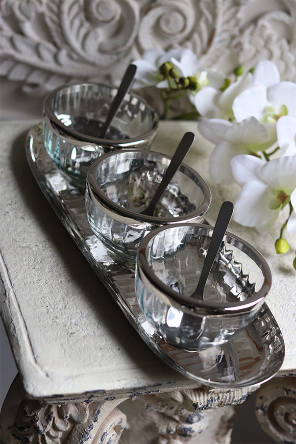 trzy miseczki na tacy, Lux Villa Silver Glamour