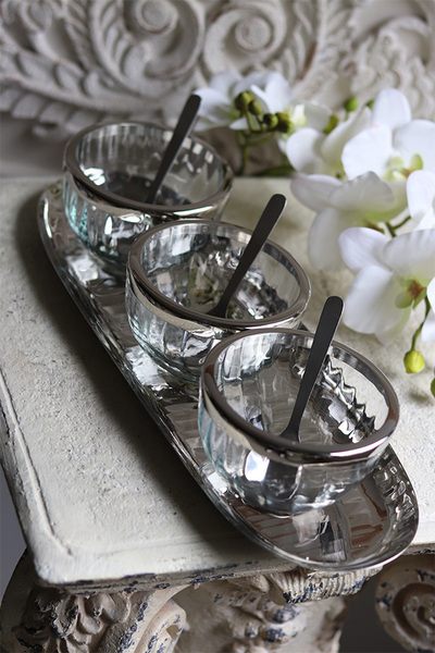 trzy miseczki na tacy, Lux Villa Silver Glamour