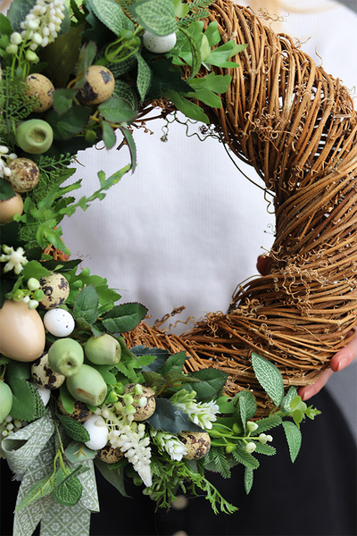 Green Wreath, wielkanocny wianek na drzwi z jajkami
