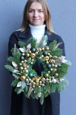 Złoty Wiek, świąteczny wianek z bombkami, śr.42cm 