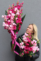 Mieczyki Róż, bukiet nagrobny we wkładzie