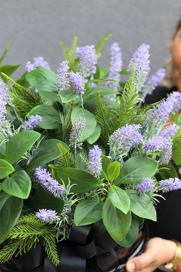 Herena, kompozycja nagrobna w misie z lawendą