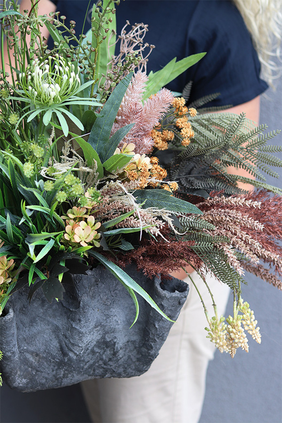 Green Maila Volcan, nowoczesna kompozycja nagrobna