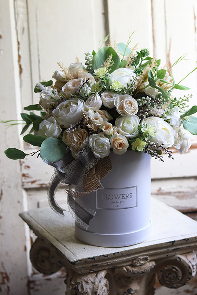 Kvietny, flowerbox z koronkową wstążką, wys.47cm