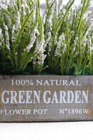 Green Garden, białe wrzosy w drewnianej skrzynce