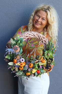 Ogrodnik Leon, asymetryczny jesienny wianek z dyniami, rozp.45cm