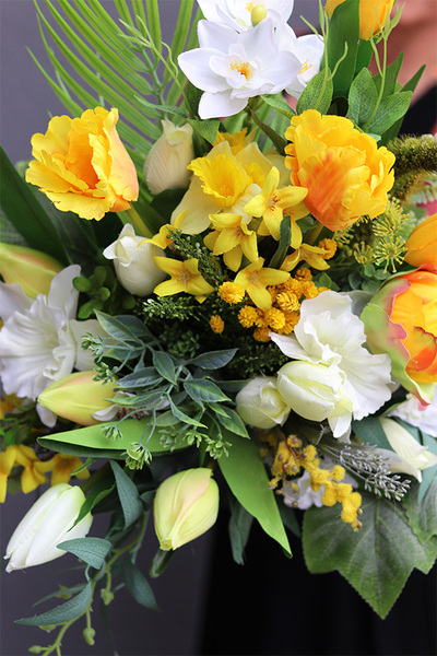 Wiosenna Pogoda, bukiet nagrobny we wkładzie