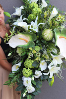 Palermo Bianco, jasna wiązanka nagrobna z anturium