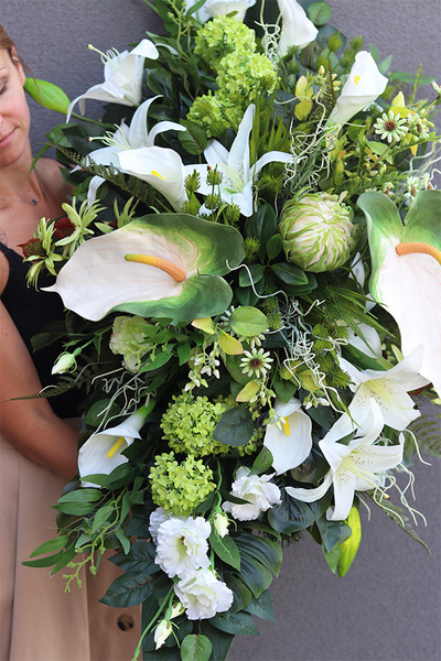 Palermo Bianco, jasna wiązanka nagrobna z anturium