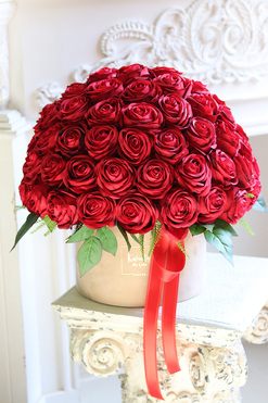 flowerbox na prezent Jubileo Beige 80 Róż, wys.40cm  