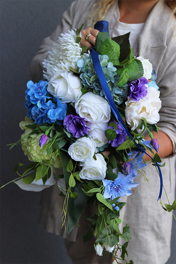 Blusilda Premium, niebiesko-biały bukiet nagrobny