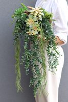 Green Delia, zielona kompozycja z sukulentami, wym.25x32cm 