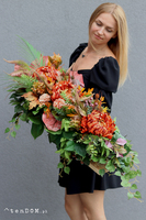 Dacja Fall, girlanda nagrobna na desce