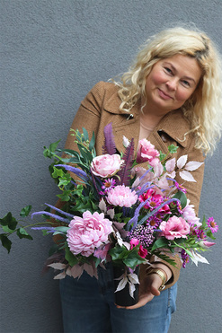 Pink Flowers, bukiet nagrobny we wkładzie, dł.53cm