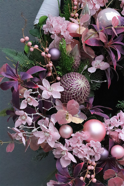 Fiolet Xmas, świąteczny wianek na drzwi