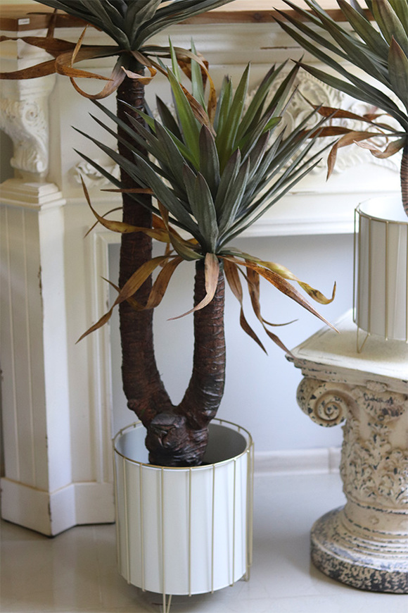 Jukka Miami, sztuczna roślina w donicy