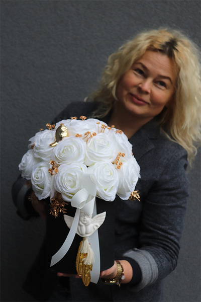 Versana, różany flowerbox z aniołkiem