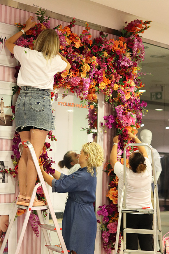 Lawa Glorioza, girlanda dekoracja witryny sklepowej