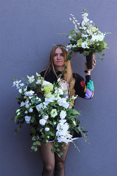 Biała Klemensa, kompozycja nagrobna w naczyniu