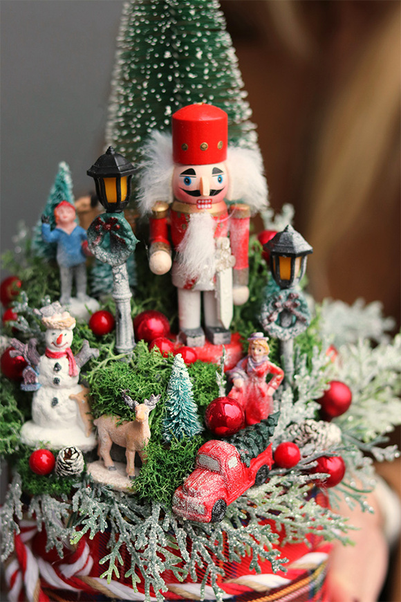 Wonderland, flowerbox świąteczny z dziadkiem do orzechów