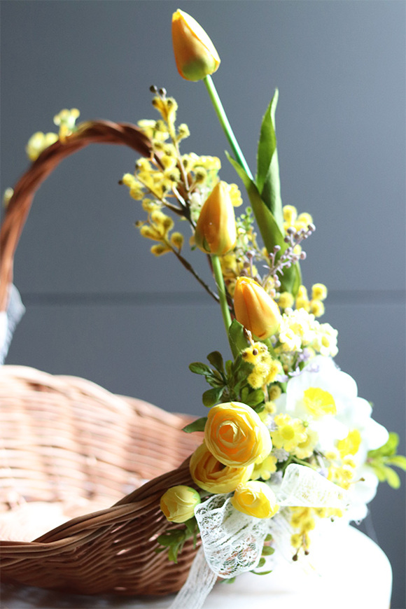 Dukana Tulips, koszyczek wielkanocny z tulipanami