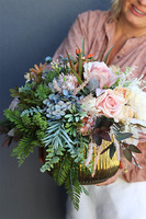 Początek Jesieni, kompozycja kwiatowa w złotej misie