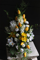 Amira, wiosenny bukiet nagrobny we wkładzie