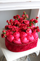 czerwony flowerbox z różami na walentynki, Serce Welurowe