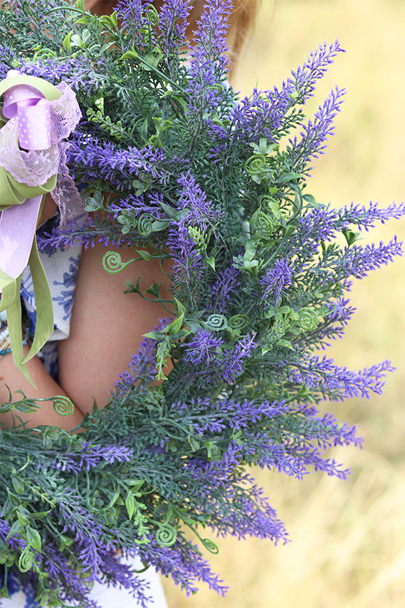 Lavende, dekoracyjny wianek z lawendą