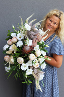 Bianca Hampton, kompozycja kwiatowa w naczyniu