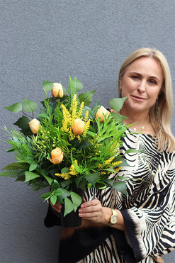 Żółta Róża, bukiet nagrobny we wkładzie, dł.50cm