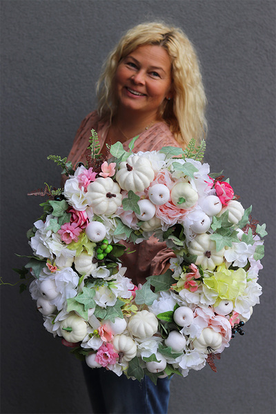 Białe Dynie Pastels, jesienny wianek z owocami