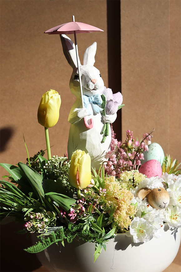 Easter Place, stroik wielkanocny z zajączkiem