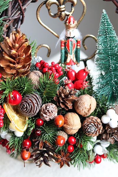 Dziadki Do Orzechów Small 2, świąteczny wianek dekoracyjny