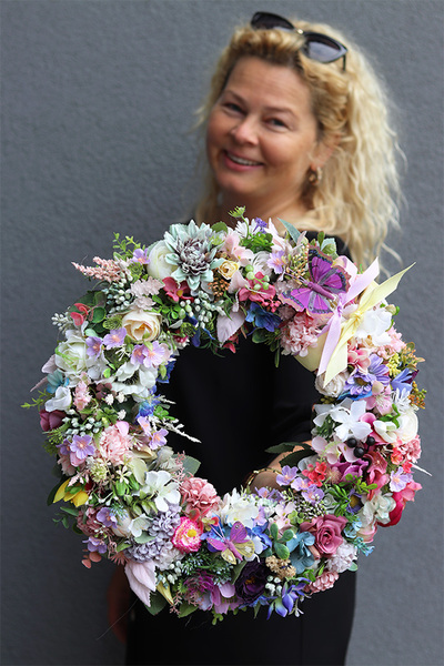 Leosi, wianek na drzwi z motylami