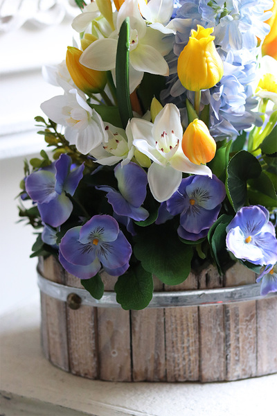 Hicynty & Bratki, wiosenna dekoracja w skrzynce